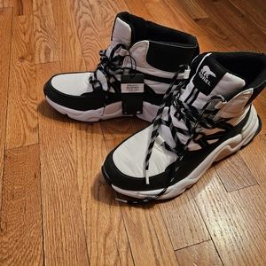 Sorel Kinetic sneaker boots